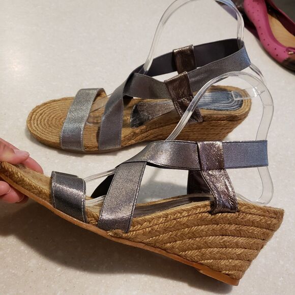 Eric Michael Espadrille Wedge Sandal 40 9 Grey Metallic Shiny Leather Strappy - Picture 4 of 7